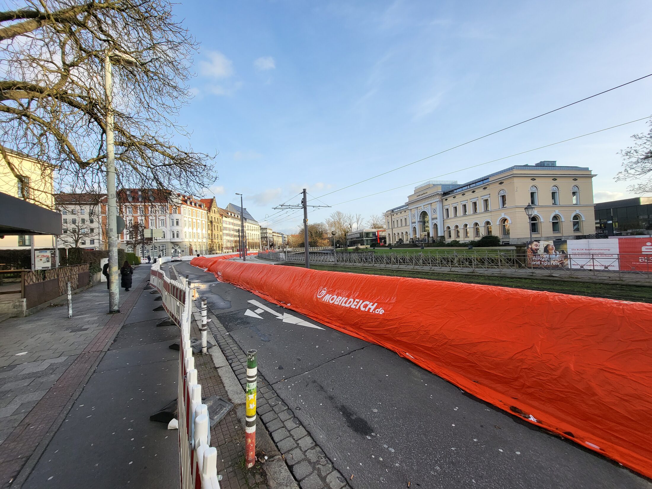 Mobiler Hochwasserschutzdamm Kalenwall (Wird bei Klick vergrößert)