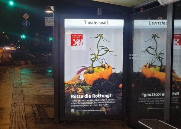 Plakat an Bushaltestelle (Wird bei Klick vergrößert)