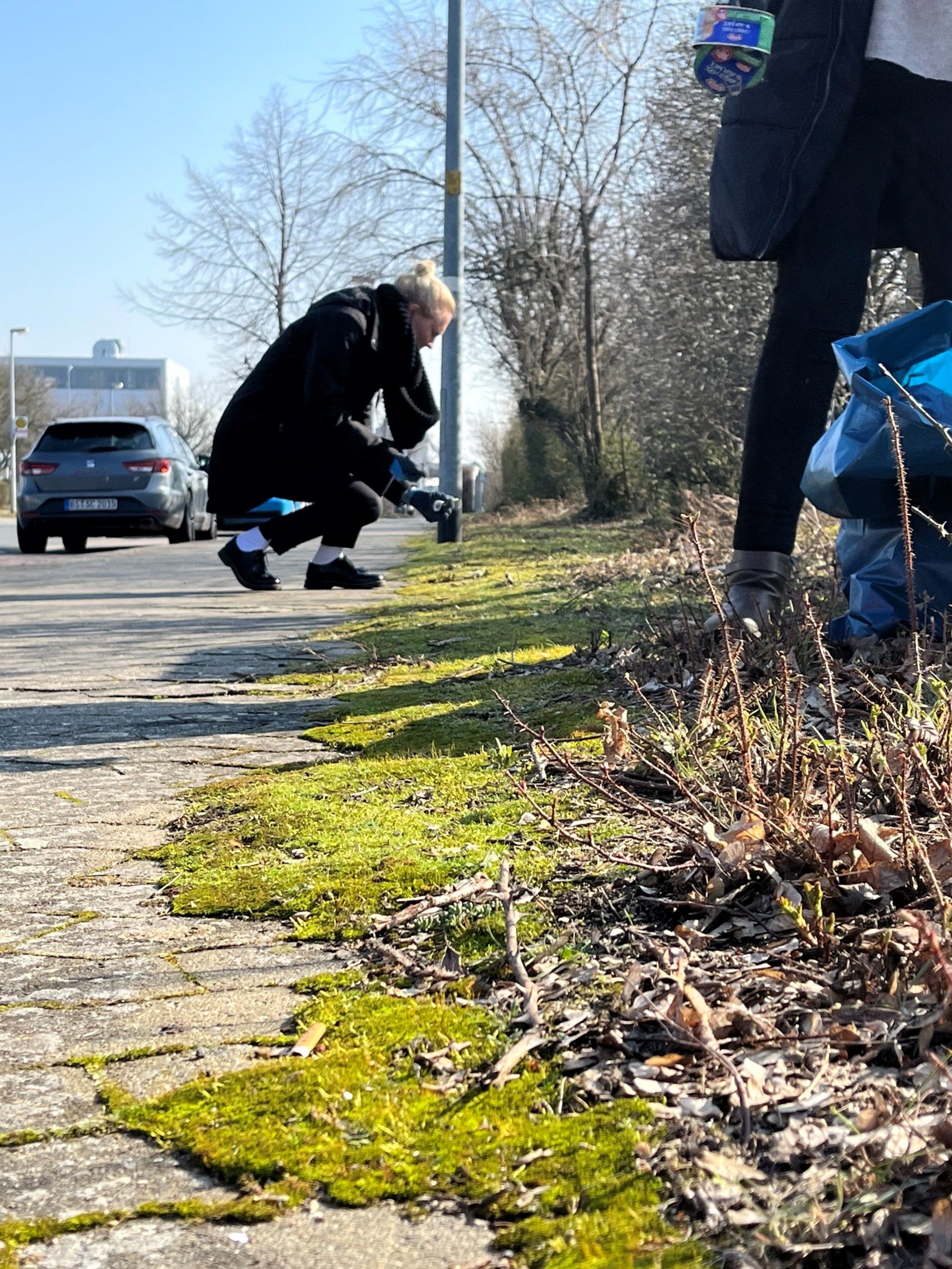 Straßenszene beim Stadtputz (Wird bei Klick vergrößert)