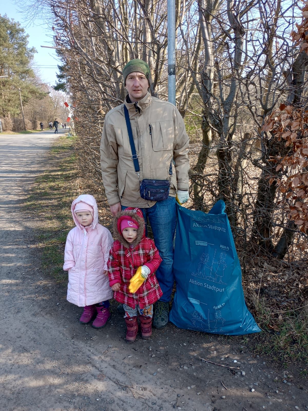 Vater mit Kindern (Wird bei Klick vergrößert)