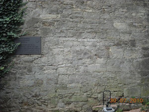 Die historische Stadtmauer nach der Reinigung (Wird bei Klick vergrößert)