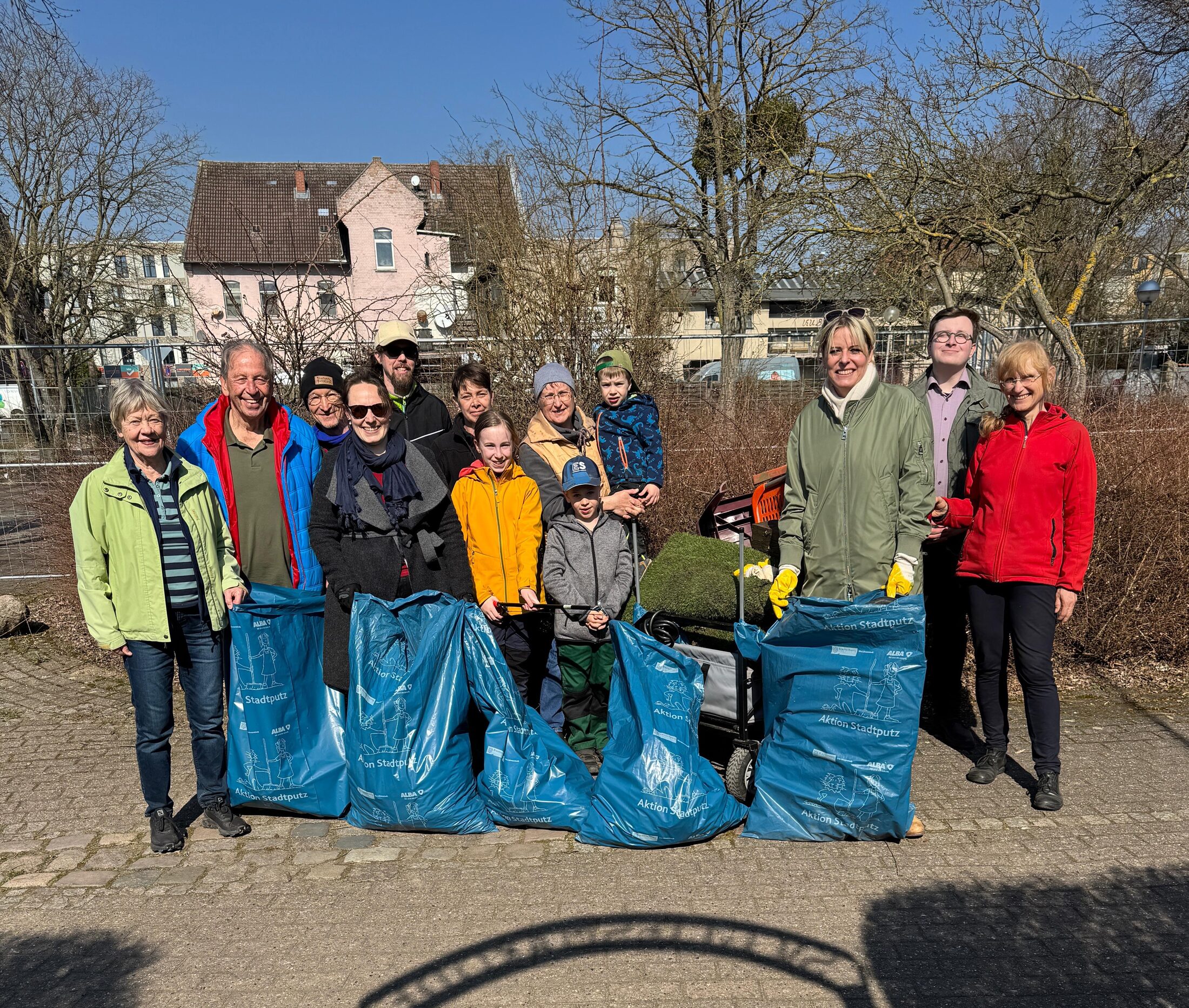 13 Leute der Gemeinschaft Gliesmaroder Vereine e.V. (Wird bei Klick vergrößert)