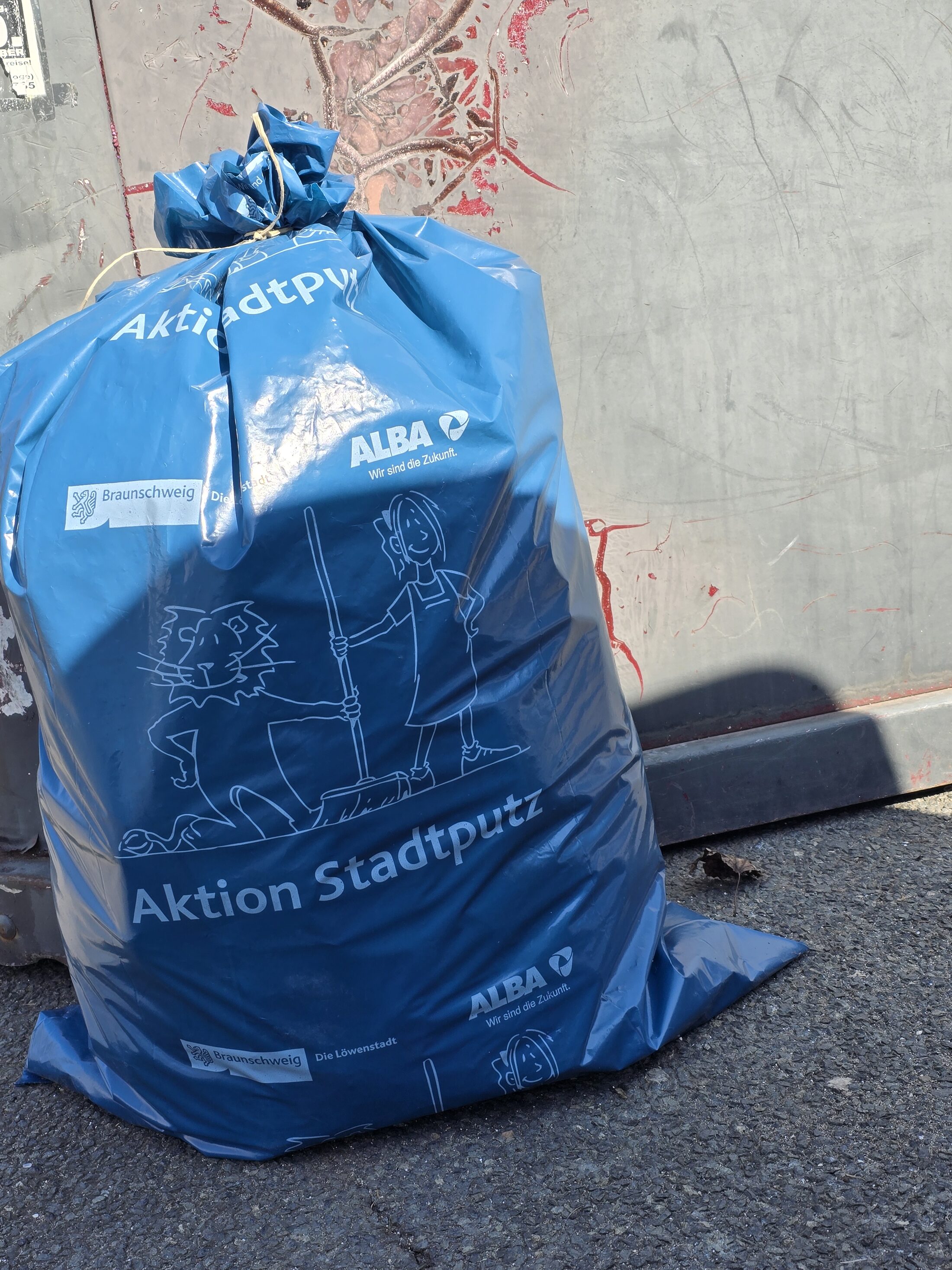 1 voller Müllsack (Wird bei Klick vergrößert)