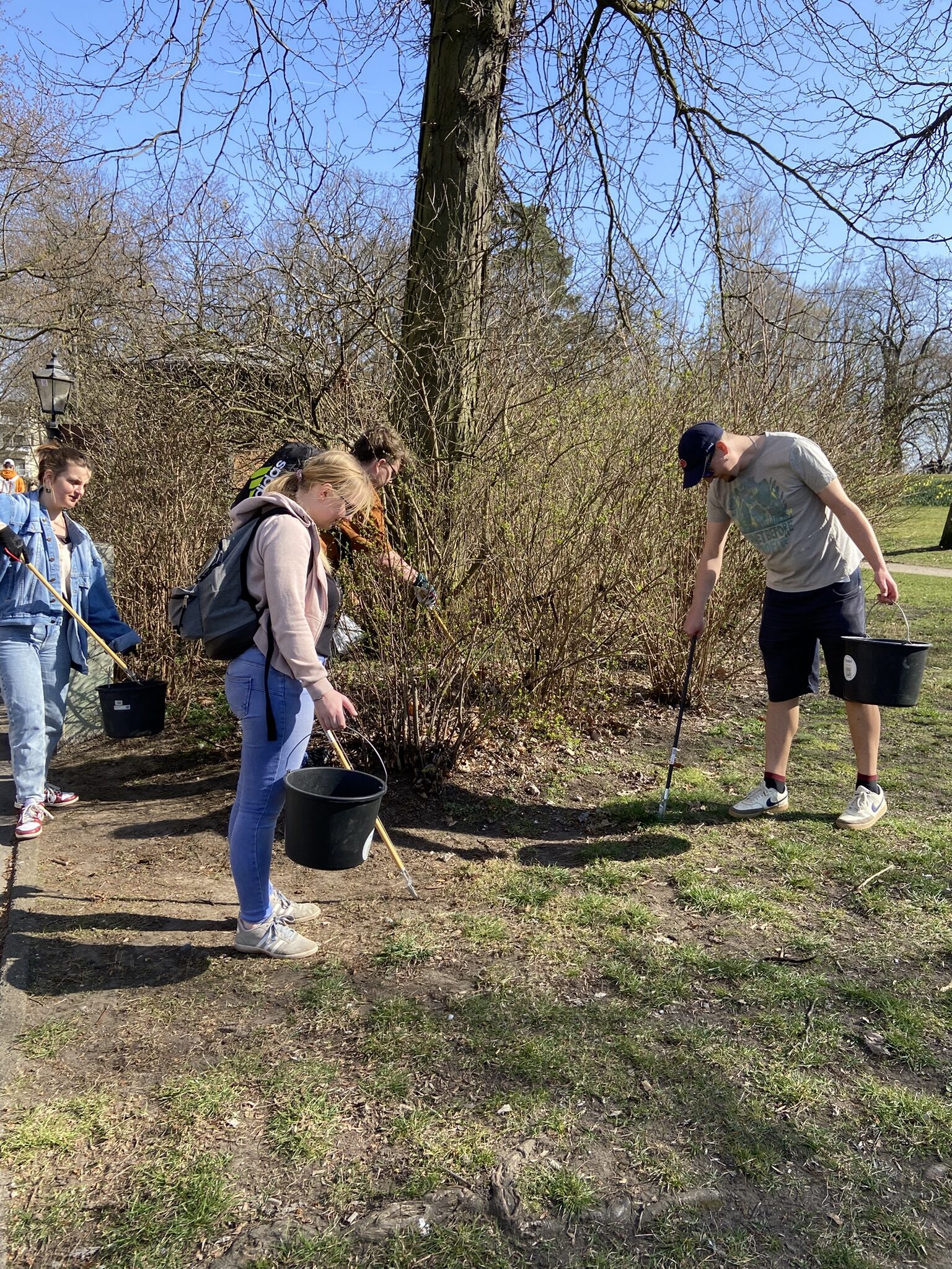 Vier im Park (Wird bei Klick vergrößert)