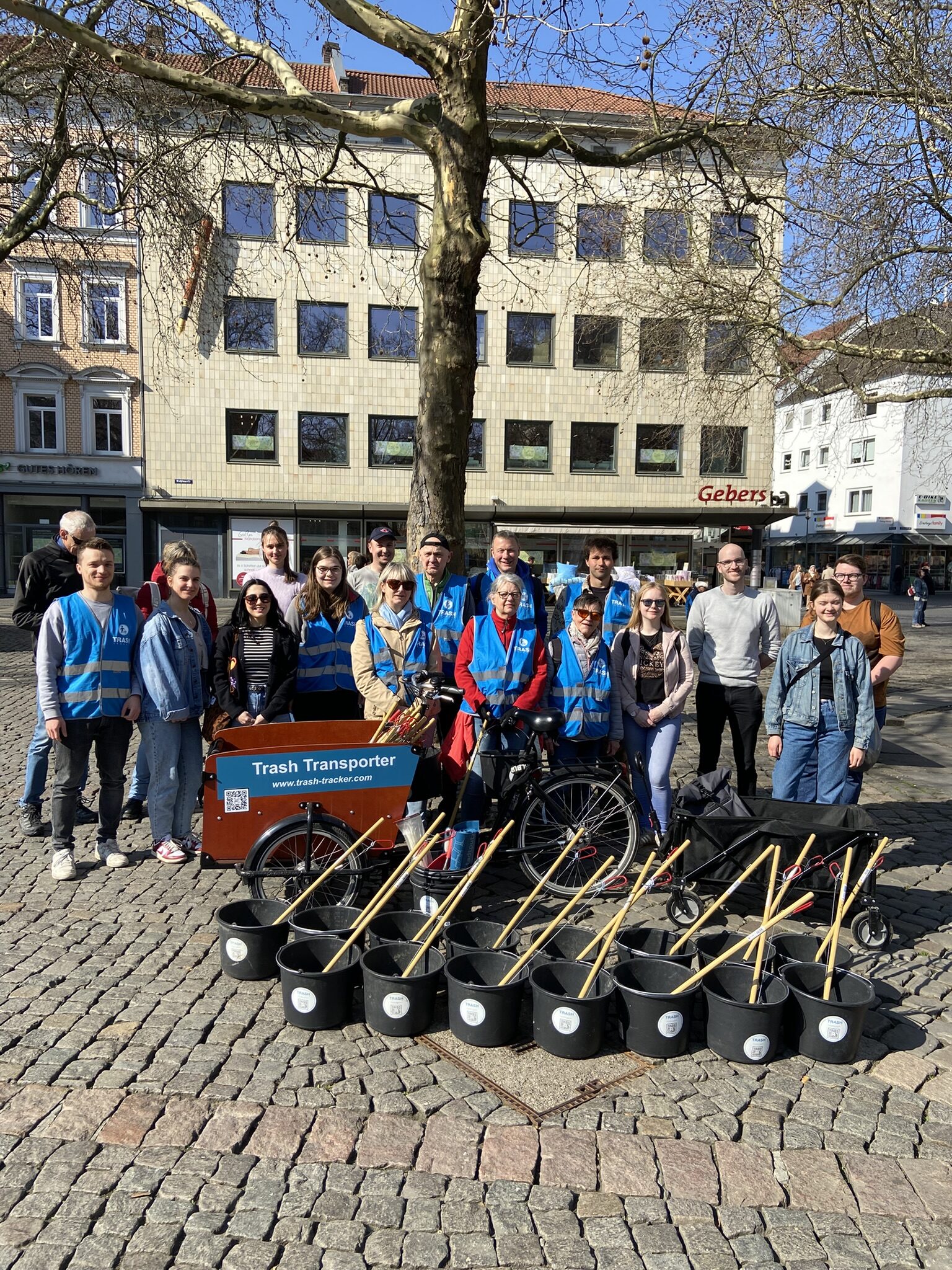 Die Trash Tracker versammelt (Wird bei Klick vergrößert)