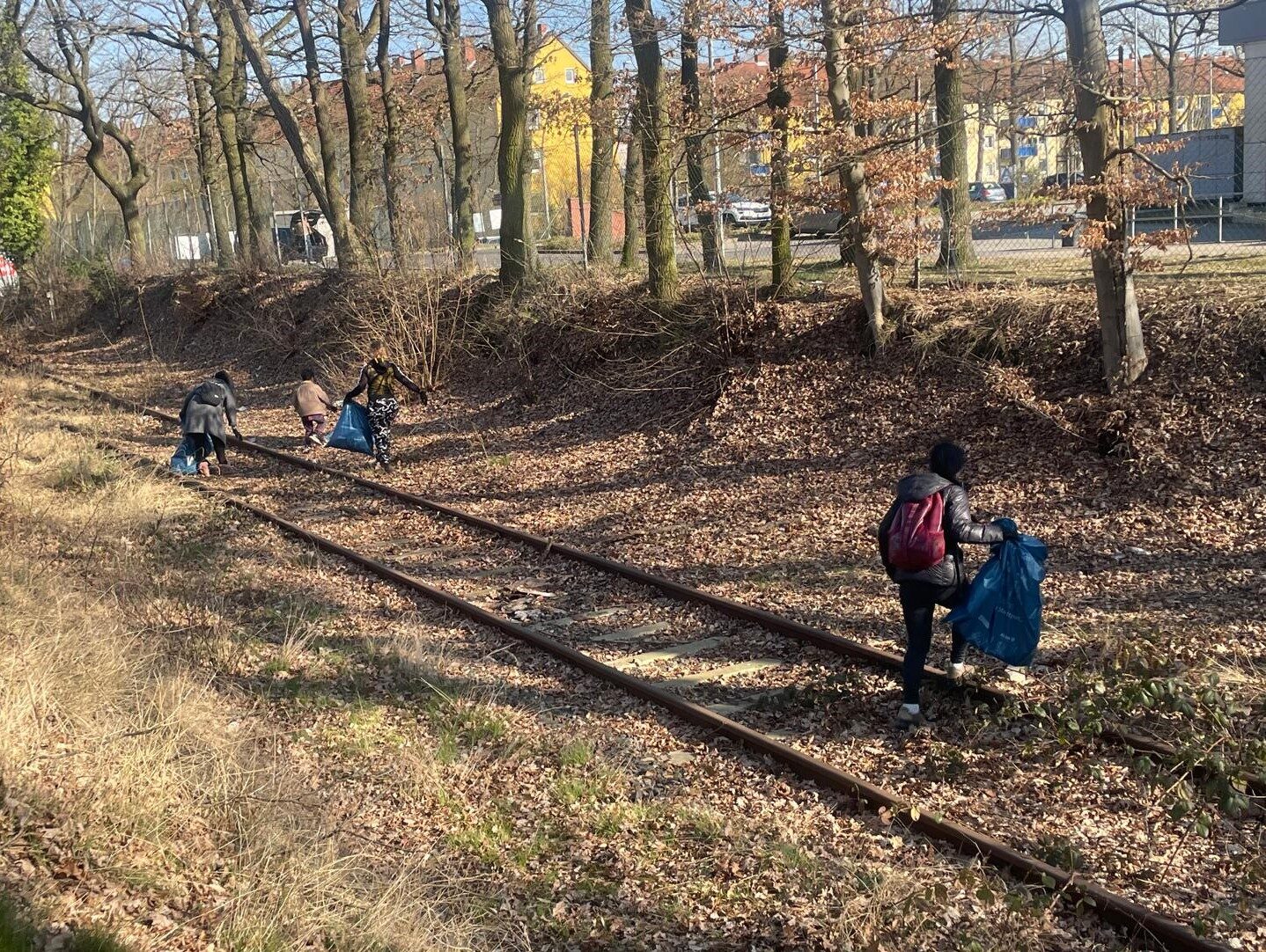 Mit Abfallsäcken unterwegs (Wird bei Klick vergrößert)