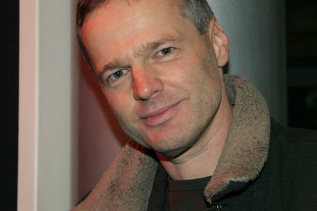 Im Jahr 2006 war Wolf Haas der Preisträger des Wilhelm Raabe-Literaturpreises. Auch von ihm ist ein Foto zu sehen.