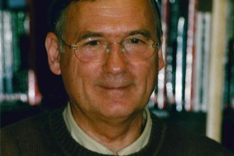 Ein Foto zeigt Jochen Missfeldt, Preisträger des Wilhelm Raabe-Literaturpreises 2002.