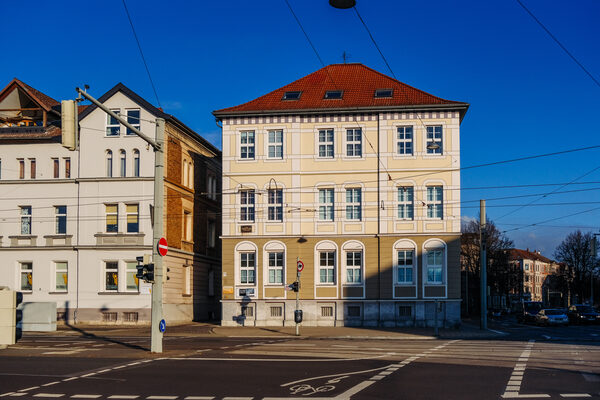 Außenansicht Raabe-Haus, von gegenüberliegender Straßenseite fotografiert (Wird bei Klick vergrößert)