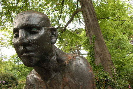 Statue im Botanischen Garten