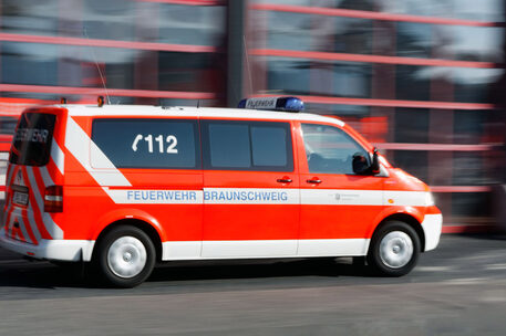 Einsatzfahrzeug (VW-Bus) der Feuerwehr Braunschweig