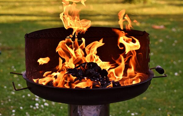 Grill mit Feuer (Wird bei Klick vergrößert)