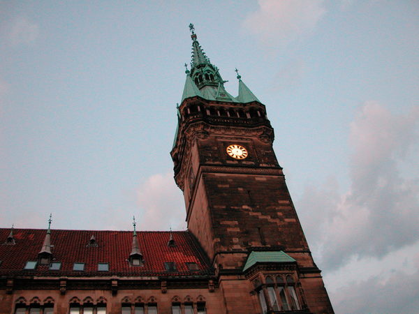 Rathausturm Braunschweig von unten (Wird bei Klick vergrößert)