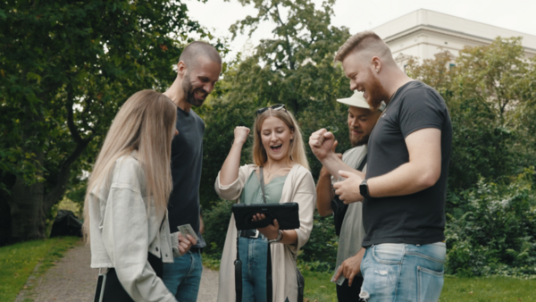 Team mit Tablet