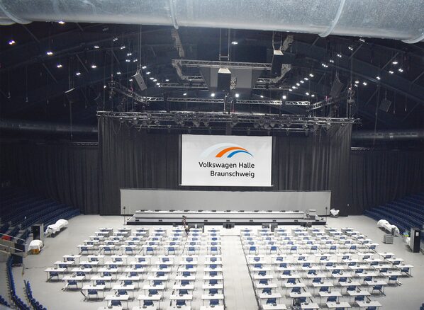 Arena (parlamentarisch) in der Volkswagen Halle (Wird bei Klick vergrößert)