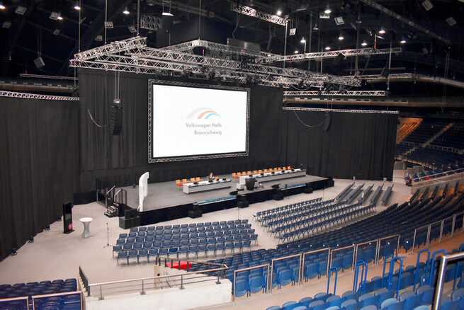 Arena Kongress (halbe Halle) Volkswagen Halle (Wird bei Klick vergrößert)