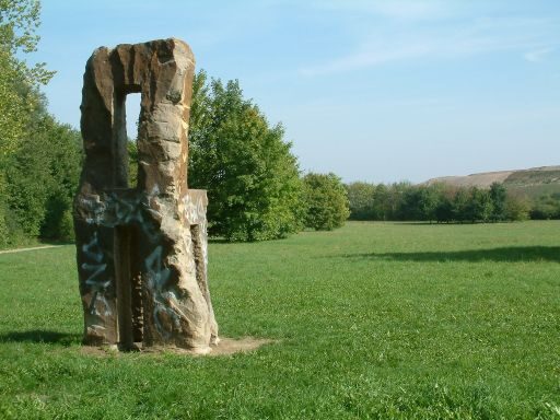 Westpark mit Skulptur "Stuhl" (Wird bei Klick vergrößert)