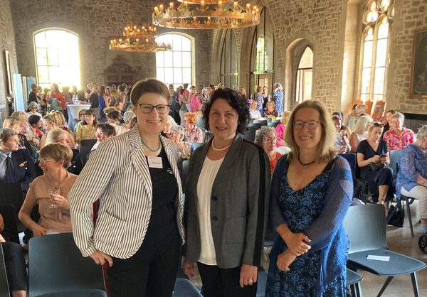 Die Gleichstellungsbeauftragte der Stadt Braunschweig Marion Lenz (li), die Referentin Christine Kaiser (mi) und Katja Taranczewski (li), Referatsleitung, Niedersächsisches Ministerium für Soziales, Arbeit, Gesundheit und Gleichstellung