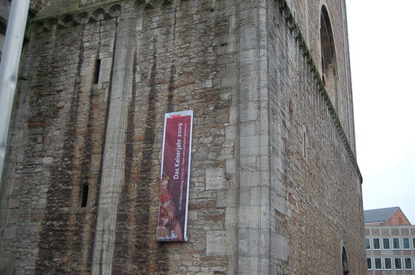 Kaiserjahr 2009 - Bewerbung - Banner am Braunschweiger Dom St. Blasii (Wird bei Klick vergrößert)