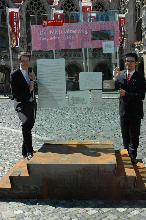 Gerold Leppa (Braunschweig Stadtmarketing) und Carsten Ueberschär (Braunschweigische Landessparkasse) (Wird bei Klick vergrößert)