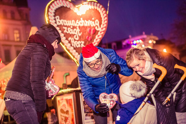 Gutes tun in der Innenstadt am ersten Adventssamstag: Alle Spenden von „Braunschweig zeigt Herz“ unterstützen direkt die Projekte der Braunschweiger Verkehrswacht. (Wird bei Klick vergrößert)