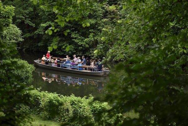 Beim „Gruselspaß auf der Oker“ lernen Kinder ab acht Jahren nicht nur die Oker kennen, sondern lauschen unheimlichen Geschichten, die die Gästeführerin vorliest. (Wird bei Klick vergrößert)