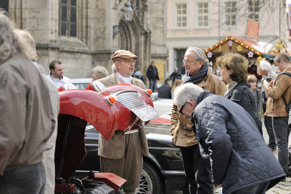 Oldtimerliebe, Autofaszination und Modebegeisterung: Am 5. und 6. Mai ist modeautofrühling in der Braunschweiger Innenstadt. (Wird bei Klick vergrößert)