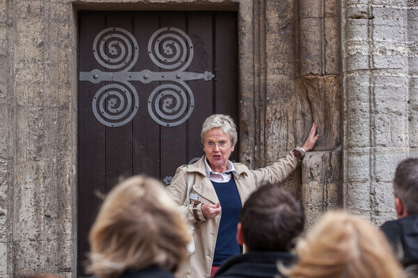 Beim "Stadtspaziergang in der Löwenstadt" erfahren die Teilnehmenden auf dem Burgplatz am Dom St. Blasii auch etwas über die Details und Sagen rund um Heinrichs letzte Ruhestätte. (Wird bei Klick vergrößert)