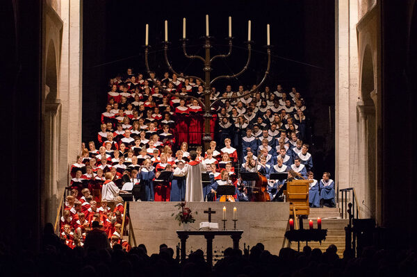 Gemeinsam auf das Fest einstimmen: Den Braunschweiger Weihnachtsmarkt begleitet ein abwechslungsreiches kostenfreies Musik- und Kulturprogramm. (Wird bei Klick vergrößert)