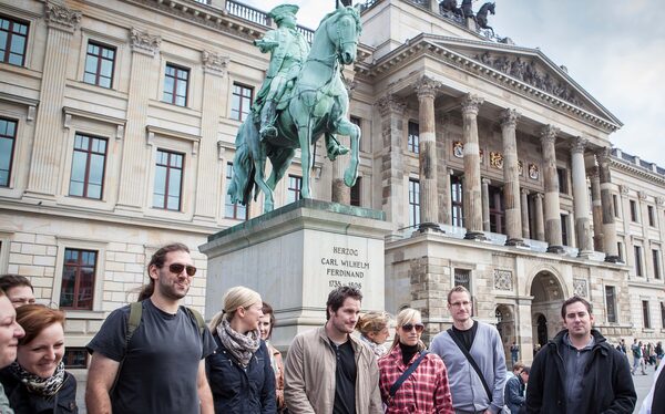 Die Stadtgeschichte der Löwenstadt lernen die Teilnehmenden der Braunschweiger Bierführung auf unterhaltsame Weise kennen. (Wird bei Klick vergrößert)