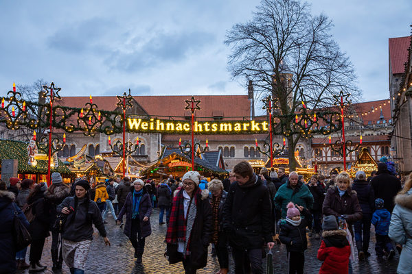 Willkommen auf dem Braunschweiger Weihnachtsmarkt hieß es 2019 für zahlreiche Einheimische und Gäste. (Wird bei Klick vergrößert)