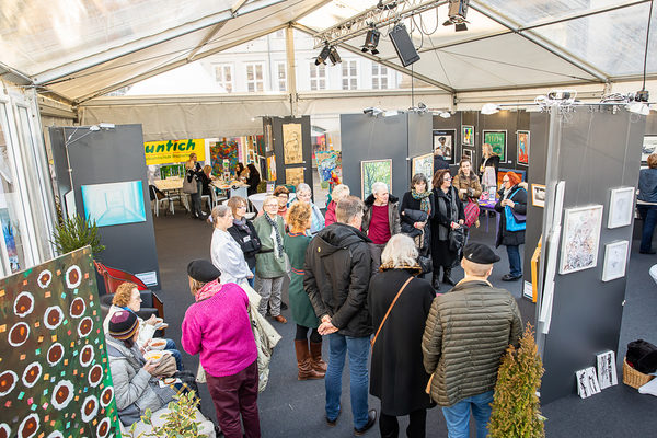 Im ›Wiederaufbau‹-Atelier auf dem Kohlmarkt ließen sich zahlreiche Besucherinnen und Besucher durch die Ausstellungen führen.