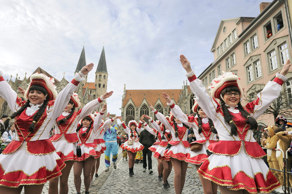 Der Braunschweiger Schoduvel ist der größte Karnevalsumzug Norddeutschlands – mit drei Stunden Sendezeit überträgt ihn der NDR am 23. Februar ab 13:00 Uhr live. (Wird bei Klick vergrößert)