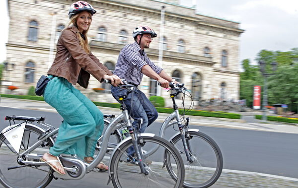 Braunschweigerinnen und Braunschweiger, die ihren Sommerurlaub in der Löwenstadt verbringen, können die Stadt und die Region auf den zahlreichen Radwegen in und um Braunschweig erkunden. (Wird bei Klick vergrößert)