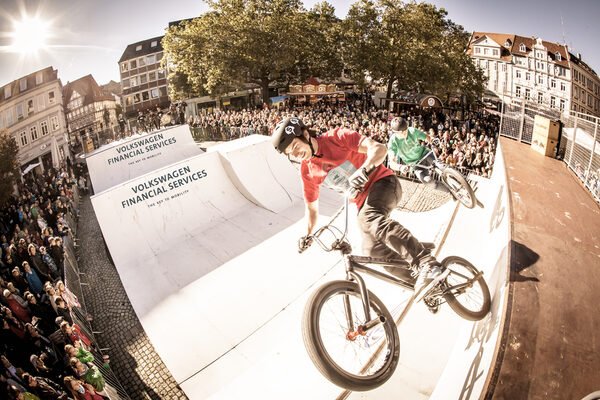 Spektakuläre Stunts zeigten BMX-Fahrer aus dem Mellowpark Berlin bei den Shows der vergangenen Ausgaben des trendsporterlebnis. (Wird bei Klick vergrößert)