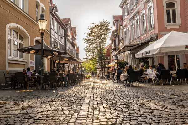 Über 10.000 Stühle unter freiem Himmel: Am 1. April beginnt die Freiluftsaison in der Braunschweiger Innenstadt. (Wird bei Klick vergrößert)