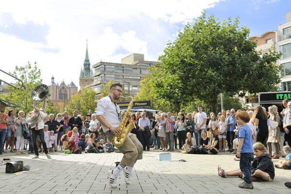 Beim Buskers treffen vom 12. bis zum 14. Mai Straßenmusik und Streetfood aufeinander und sorgen für ausgelassene Stimmung in der Innenstadt. (Wird bei Klick vergrößert)