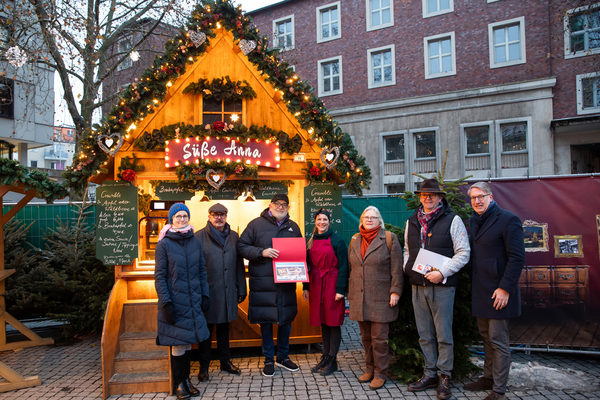 Die "Süße Anna" ist der schönste Stand 2023 auf dem Braunschweiger Weihnachtsmarkt. (Wird bei Klick vergrößert)