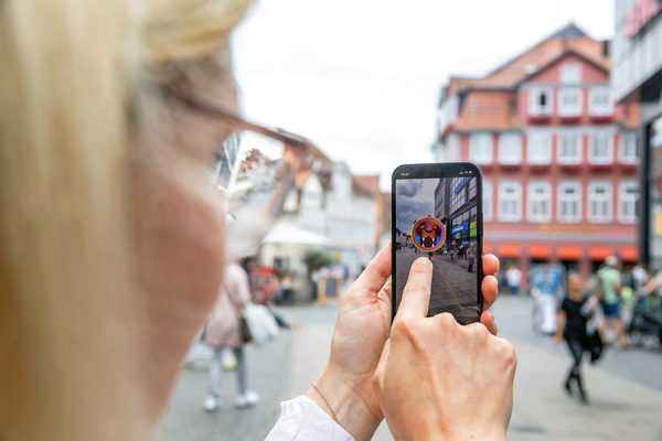 Auf dem Stadtplan in „Mission Löwenstadt“ finden Spielerinnen und Spieler Löwen-Coins, die als Augmented-Reality-Objekt im Stadtbild der Innenstadt erscheinen. (Wird bei Klick vergrößert)