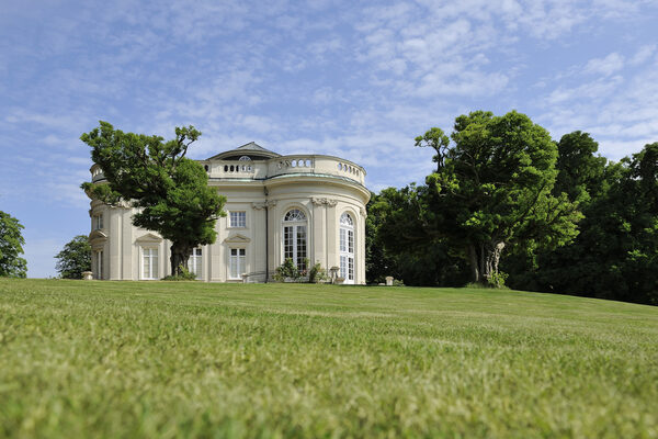 Am 9. und 10. April bietet das Stadtmarketing öffentliche Führungen durch Schloss Richmond und den umliegenden Park an. (Wird bei Klick vergrößert)