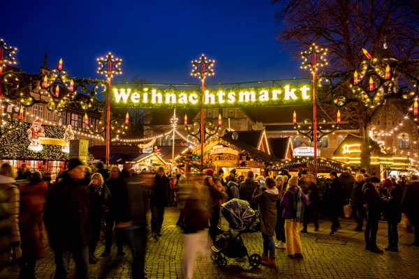 Zur feierlichen Eröffnung des Braunschweiger Weihnachtsmarktes am 29. November auf dem Burgplatz sind alle herzlich eingeladen. (Wird bei Klick vergrößert)