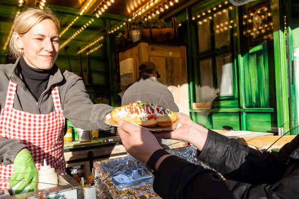 In der Innenstadt waren viele unterschiedliche Gastronominnen und Gastronomen vertreten, die Besucherinnen und Besuchern ein leckeres Wochenende bereitet haben. (Wird bei Klick vergrößert)