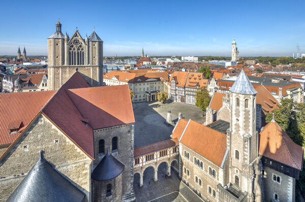 Die Braunschweig Stadtmarketing GmbH bietet anlässlich des Burgplatz Open Airs zusätzliche öffentliche Termine der Führung „Blick vom Rathausturm“ an. (Wird bei Klick vergrößert)