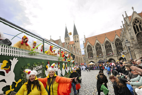 Närrisches Treiben in der Innenstadt: Am 11. Februar zieht der 46. Schoduvel durch Braunschweig. (Wird bei Klick vergrößert)