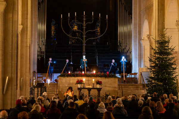 Kultureller Höhepunkt des Braunschweiger Weihnachtsmarktes 2024 war die 16. Weihnachtskulturwoche im Dom St. Blasii. (Wird bei Klick vergrößert)