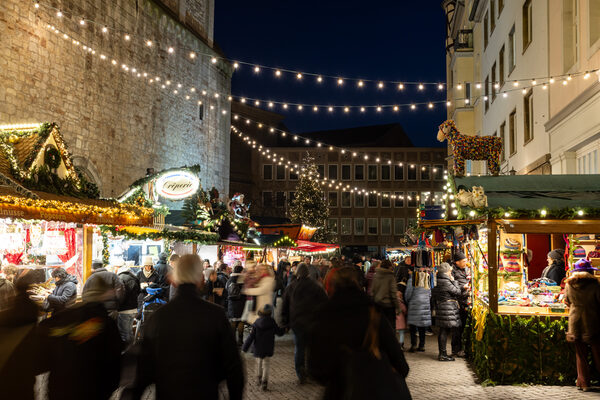 1.791 Stadtführungsteilnehmerinnen und -teilnehmer machten einen weihnachtlichen Stadtspaziergang oder genossen den Blick vom Rathausturm. (Wird bei Klick vergrößert)