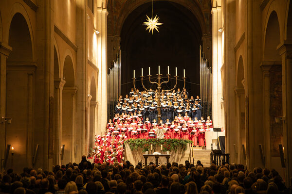 In der dritten Marktwoche können sich die Besucherinnen und Besuchern des Braunschweiger Weihnachtsmarktes über ein vielfältiges Musikprogramm bei der Weihnachtskulturwoche im Dom St. Blasii und vom Staatstheater freuen. (Wird bei Klick vergrößert)