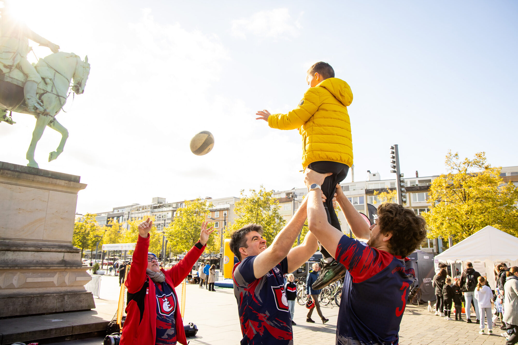 … und am Stand der Rugby Welfen auf dem Schlossplatz. (Wird bei Klick vergrößert)