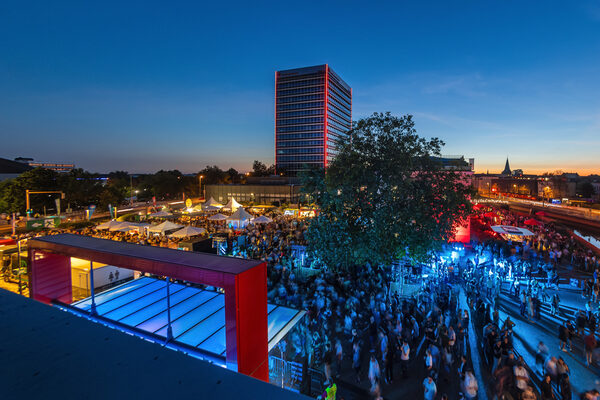 Festivalgefühle in der Innenstadt: Beim Okerinsel Festival freuen sich Groß und Klein über Familienprogramm, Streetfood und Konzerte. (Wird bei Klick vergrößert)