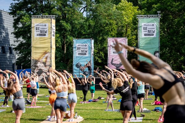 Der Juli zeigt sich sportlich: Bei RENEW im Prinzenpark können Besucherinnen und Besucher ein ganzes Wochenende lang aktiv sein und an vielfältigen Kursangeboten teilnehmen. (Wird bei Klick vergrößert)